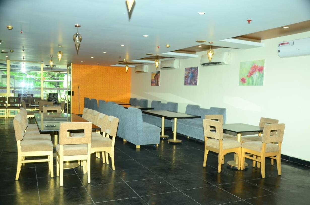 Blossoms Room The Plaza-Luxury Collection- Lakdikapul Hyderabad Exteriör bild