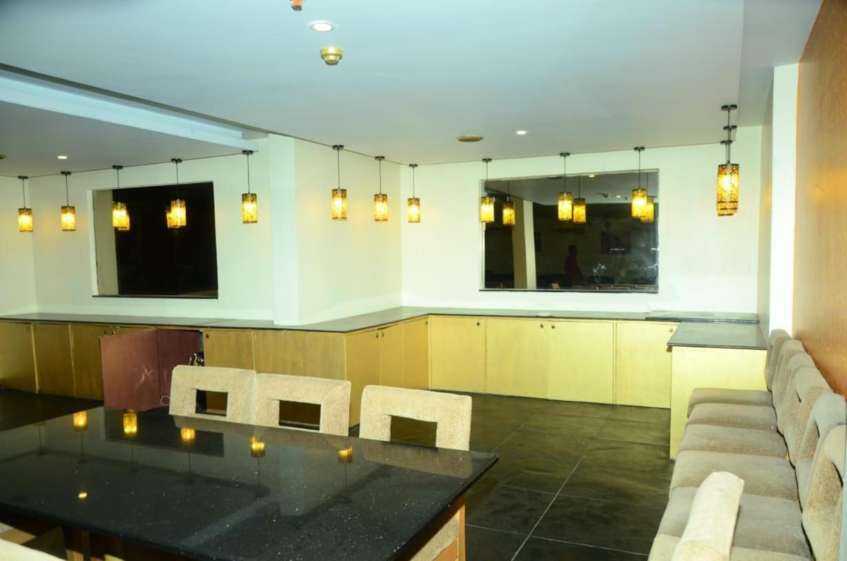 Blossoms Room The Plaza-Luxury Collection- Lakdikapul Hyderabad Exteriör bild