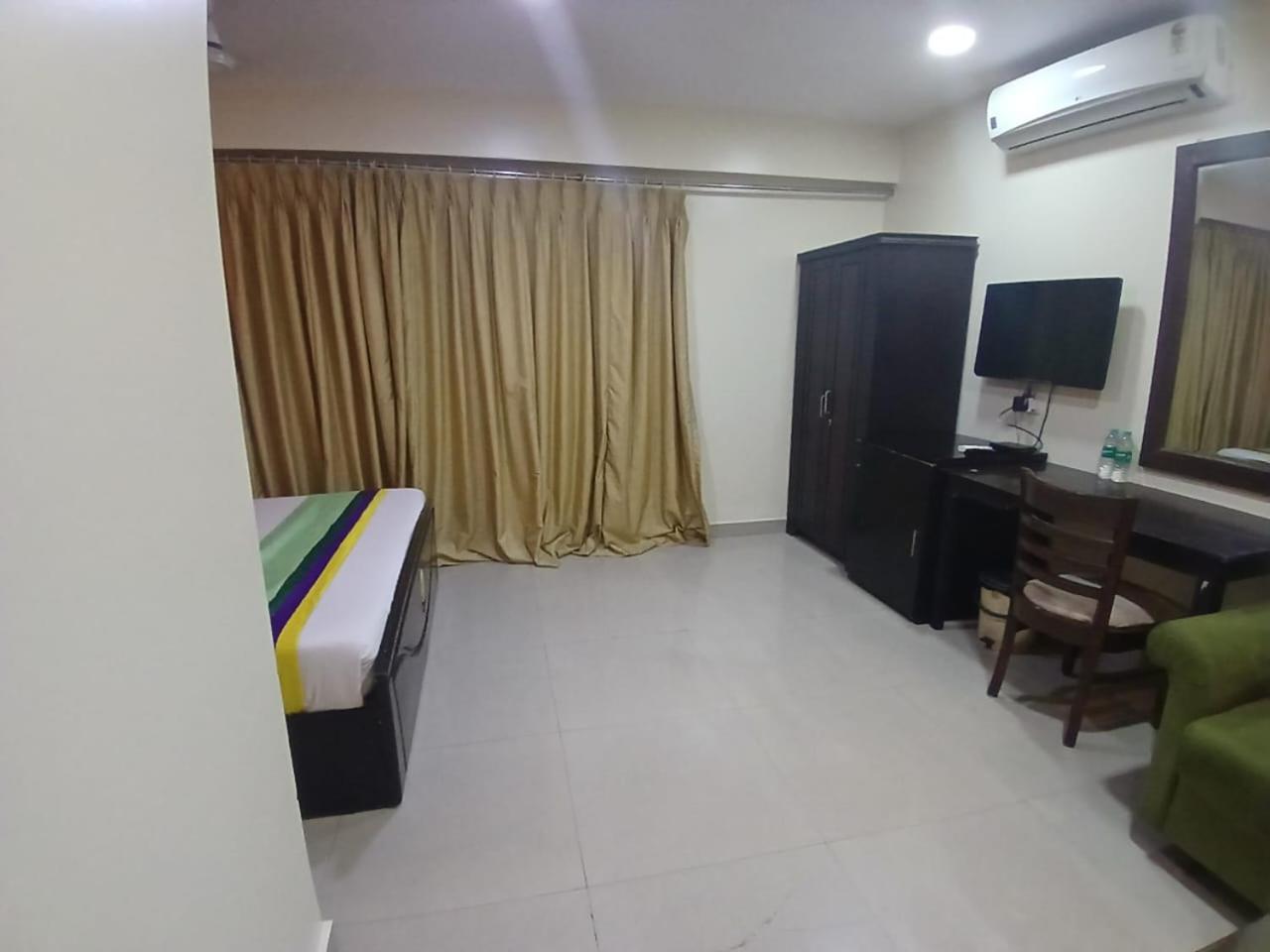 Blossoms Room The Plaza-Luxury Collection- Lakdikapul Hyderabad Exteriör bild