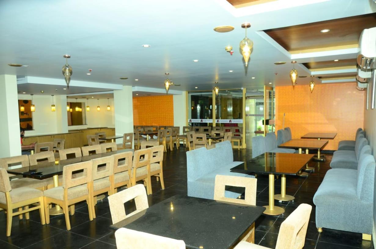 Blossoms Room The Plaza-Luxury Collection- Lakdikapul Hyderabad Exteriör bild
