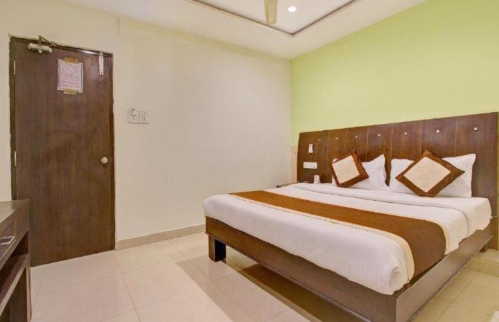 Blossoms Room The Plaza-Luxury Collection- Lakdikapul Hyderabad Exteriör bild